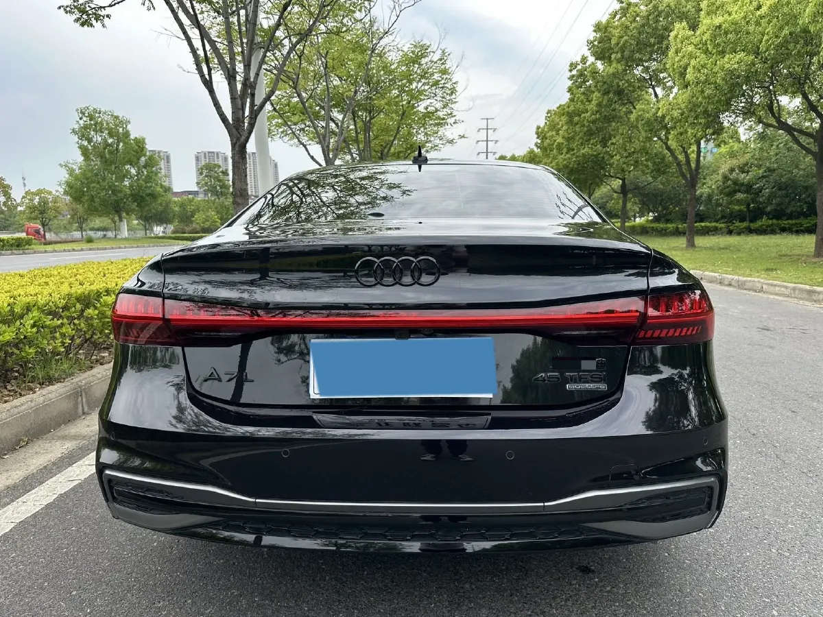 2024 Audi A7L 2.0T 245HP L4 7DCT,autocango,china used car exporter,china ev exporter,chinese used car exporter,chinese used ev exporter