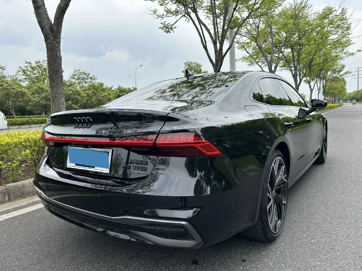 2024 Audi A7L 2.0T 245HP L4 7DCT,autocango,china used car exporter,china ev exporter,chinese used car exporter,chinese used ev exporter