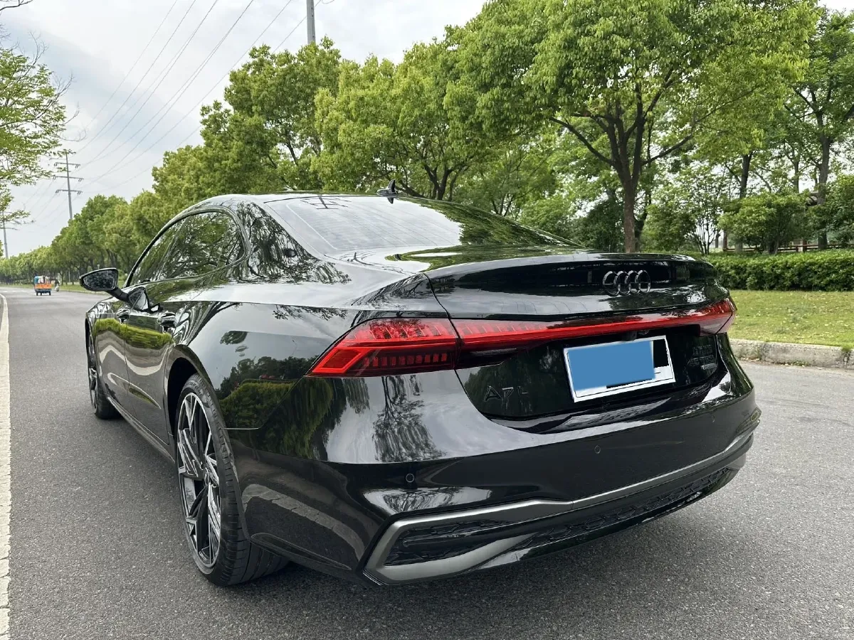 2024 Audi A7L 2.0T 245HP L4 7DCT,autocango,china used car exporter,china ev exporter,chinese used car exporter,chinese used ev exporter