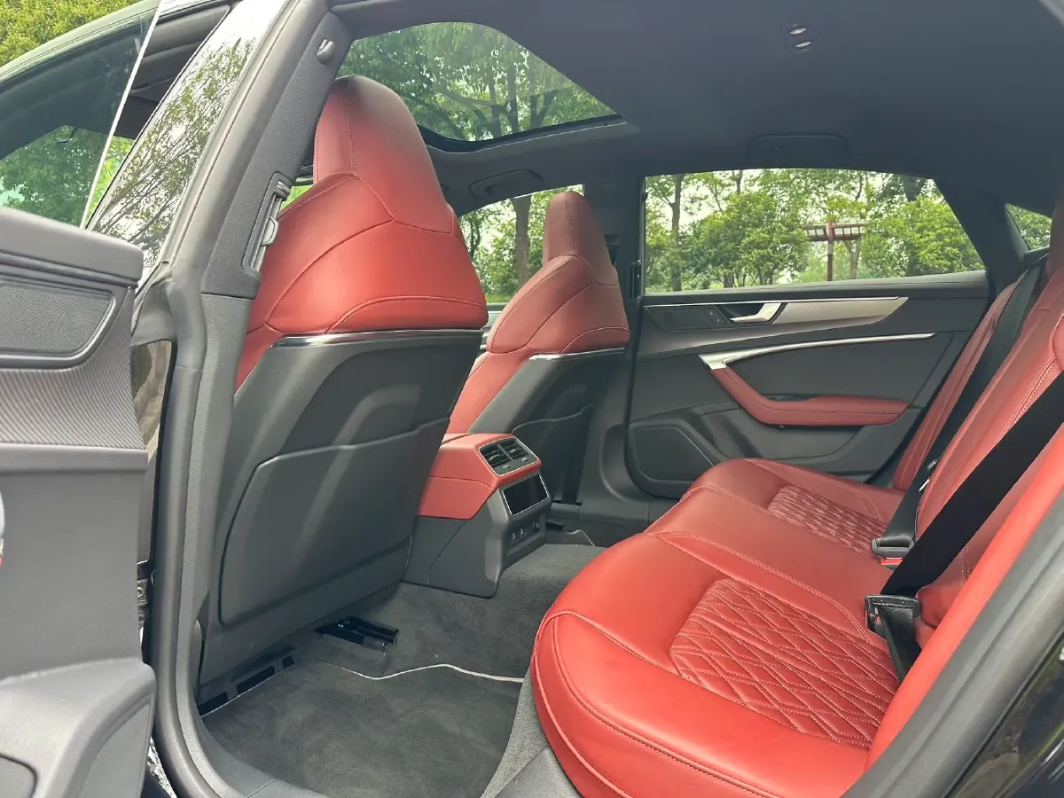 2024 Audi A7L 2.0T 245HP L4 7DCT,autocango,china used car exporter,china ev exporter,chinese used car exporter,chinese used ev exporter