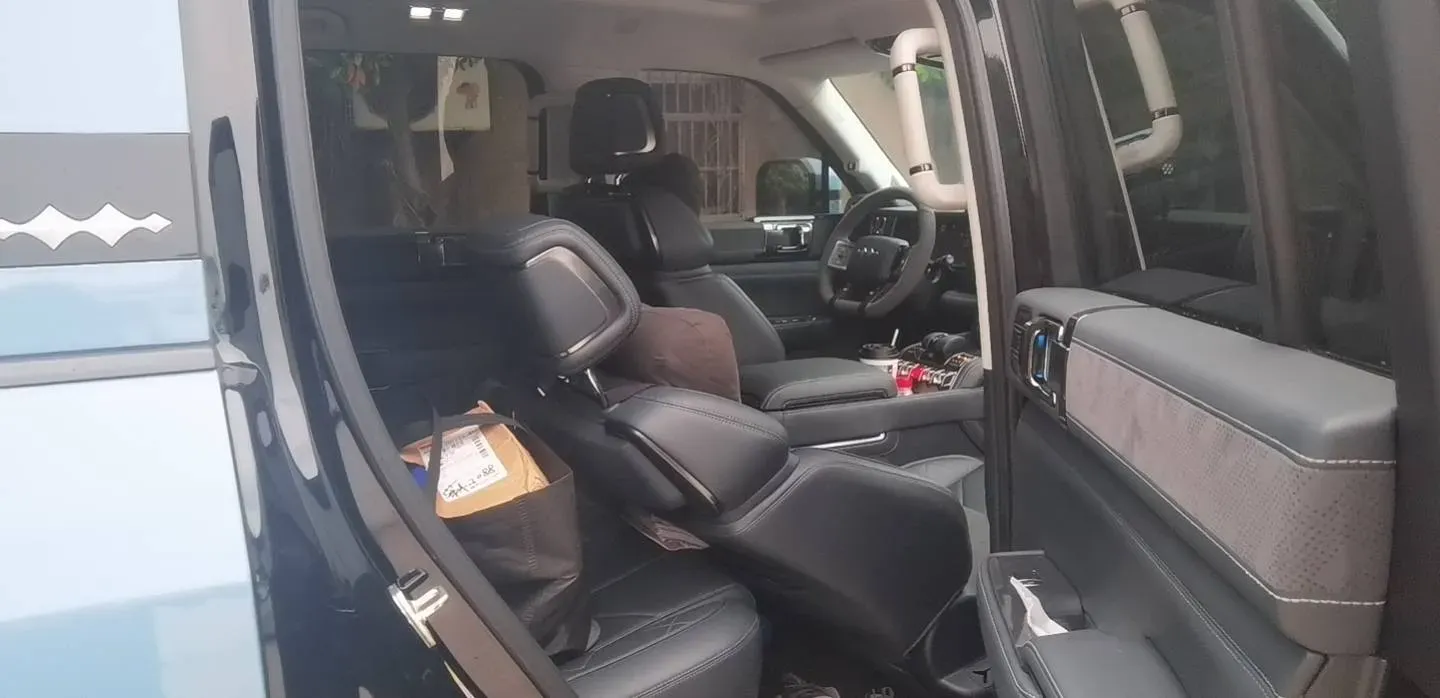 2023 FangChengBao Bao 5 1.5T 194HP L4 E-CVT PHEV 31.8KWH,autocango,china used car exporter,china ev exporter,chinese used car exporter,chinese used ev exporter