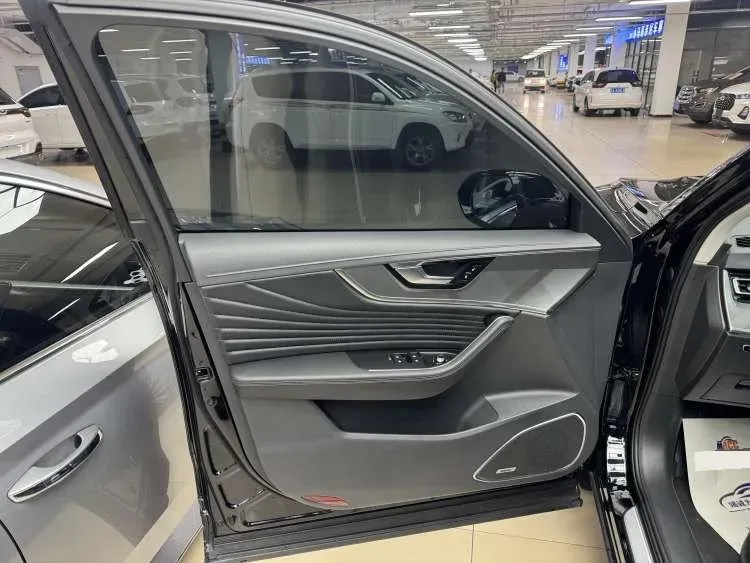 2023 HongQi HS5 2.0T 252HP L4 8AT,autocango,china used car exporter,china ev exporter,chinese used car exporter,chinese used ev exporter