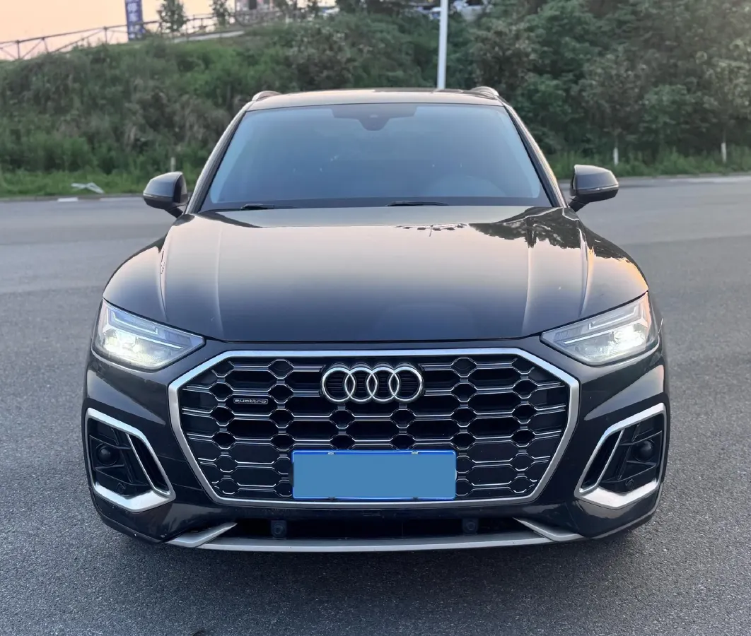 2022 Audi Q5L 2.0T 252HP L4 7DCT,autocango,china used car exporter,china ev exporter,chinese used car exporter,chinese used ev exporter