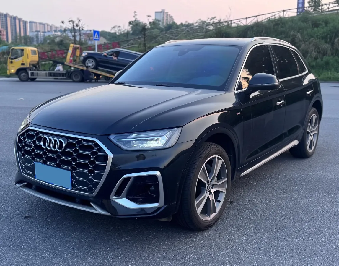 2022 Audi Q5L 2.0T 252HP L4 7DCT,autocango,china used car exporter,china ev exporter,chinese used car exporter,chinese used ev exporter