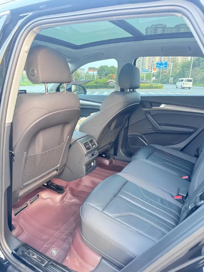 2022 Audi Q5L 2.0T 252HP L4 7DCT,autocango,china used car exporter,china ev exporter,chinese used car exporter,chinese used ev exporter