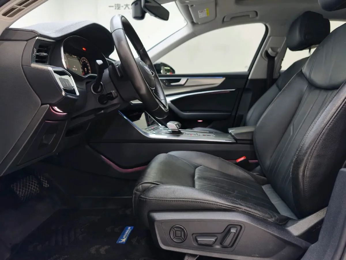 2020 Audi A6L 2.0T 224HP L4 7DCT,autocango,china used car exporter,china ev exporter,chinese used car exporter,chinese used ev exporter