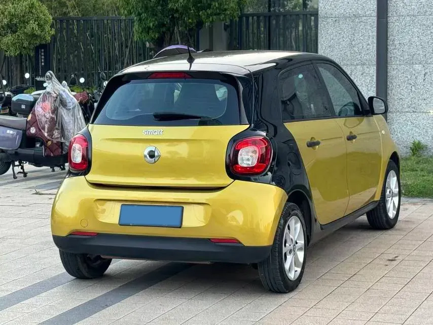 2016 Smart smart forfour 1.0L 71HP L3 6DCT,autocango,china used car exporter,china ev exporter,chinese used car exporter,chinese used ev exporter