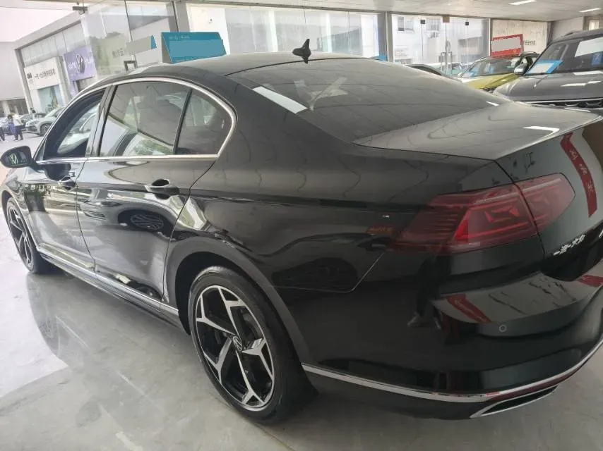 2025 Volkswagen Magotan 2.0T 186HP L4 7DCT,autocango,china used car exporter,china ev exporter,chinese used car exporter,chinese used ev exporter