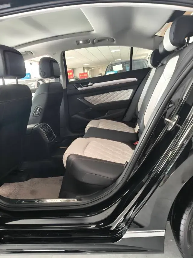 2025 Volkswagen Magotan 2.0T 186HP L4 7DCT,autocango,china used car exporter,china ev exporter,chinese used car exporter,chinese used ev exporter