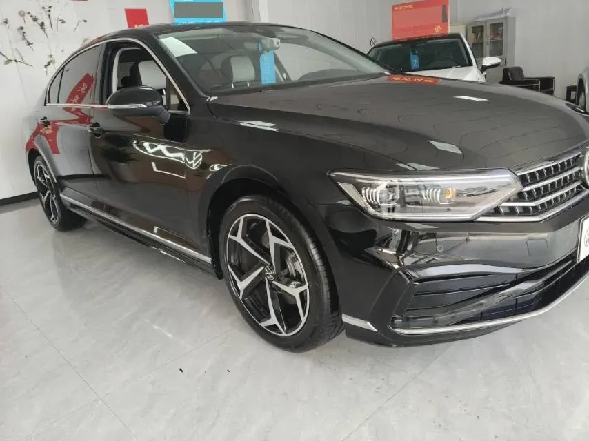 2025 Volkswagen Magotan 2.0T 186HP L4 7DCT,autocango,china used car exporter,china ev exporter,chinese used car exporter,chinese used ev exporter