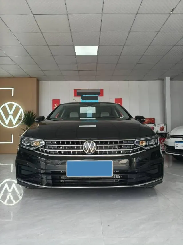 2025 Volkswagen Magotan 2.0T 186HP L4 7DCT,autocango,china used car exporter,china ev exporter,chinese used car exporter,chinese used ev exporter
