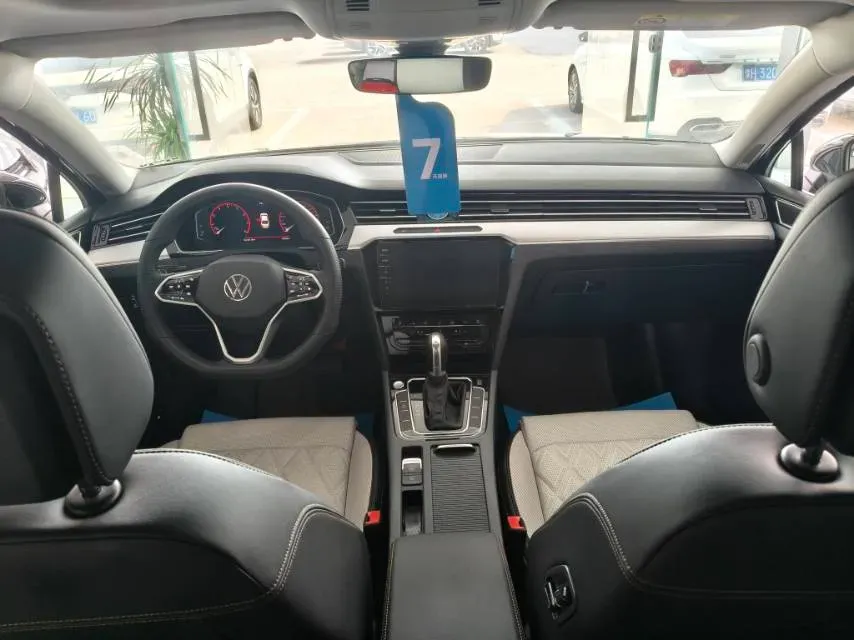 2025 Volkswagen Magotan 2.0T 186HP L4 7DCT,autocango,china used car exporter,china ev exporter,chinese used car exporter,chinese used ev exporter