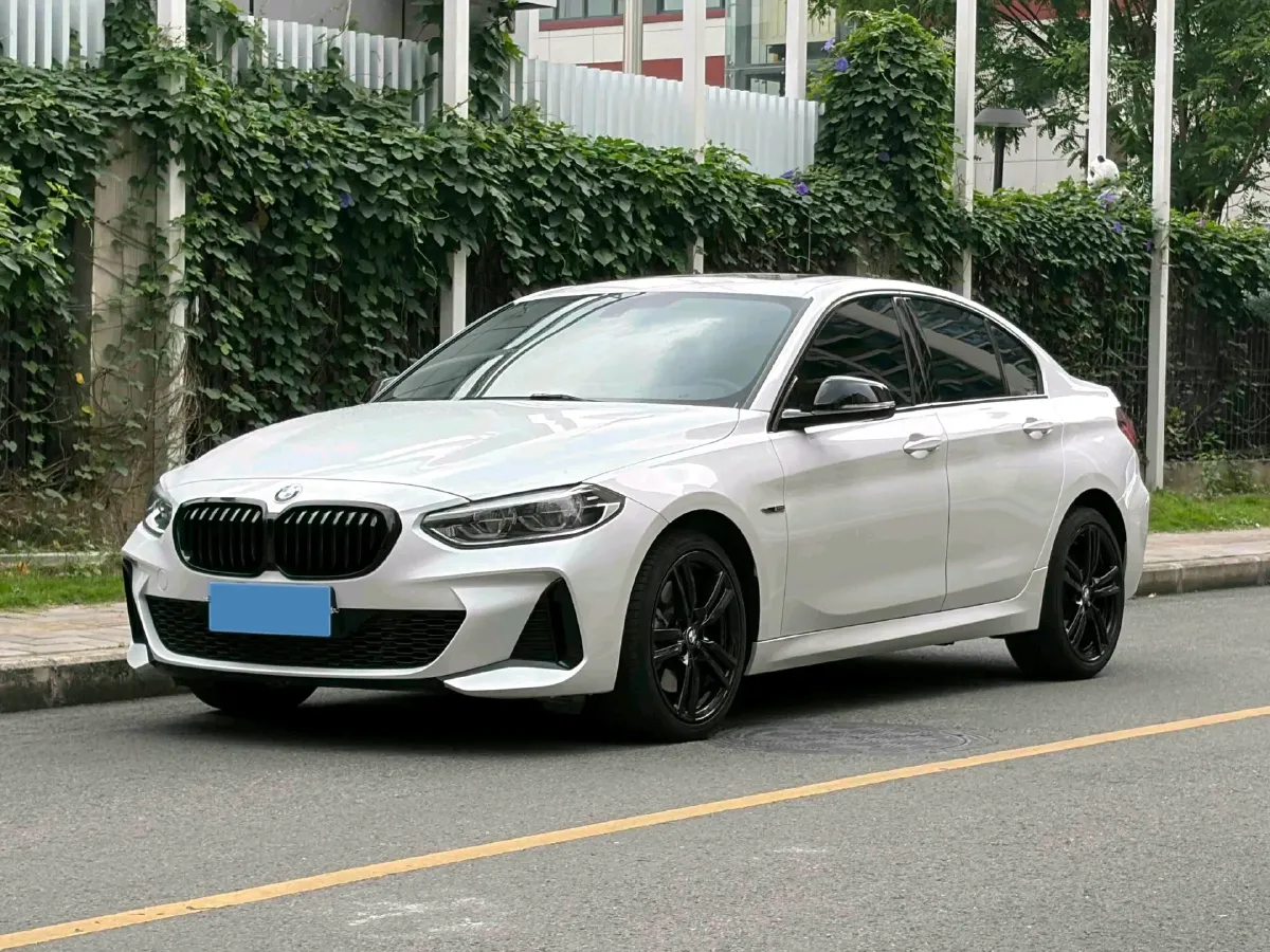 2023 BMW 1 Series 2.0T 178HP L4 7DCT,autocango,china used car exporter,china ev exporter,chinese used car exporter,chinese used ev exporter