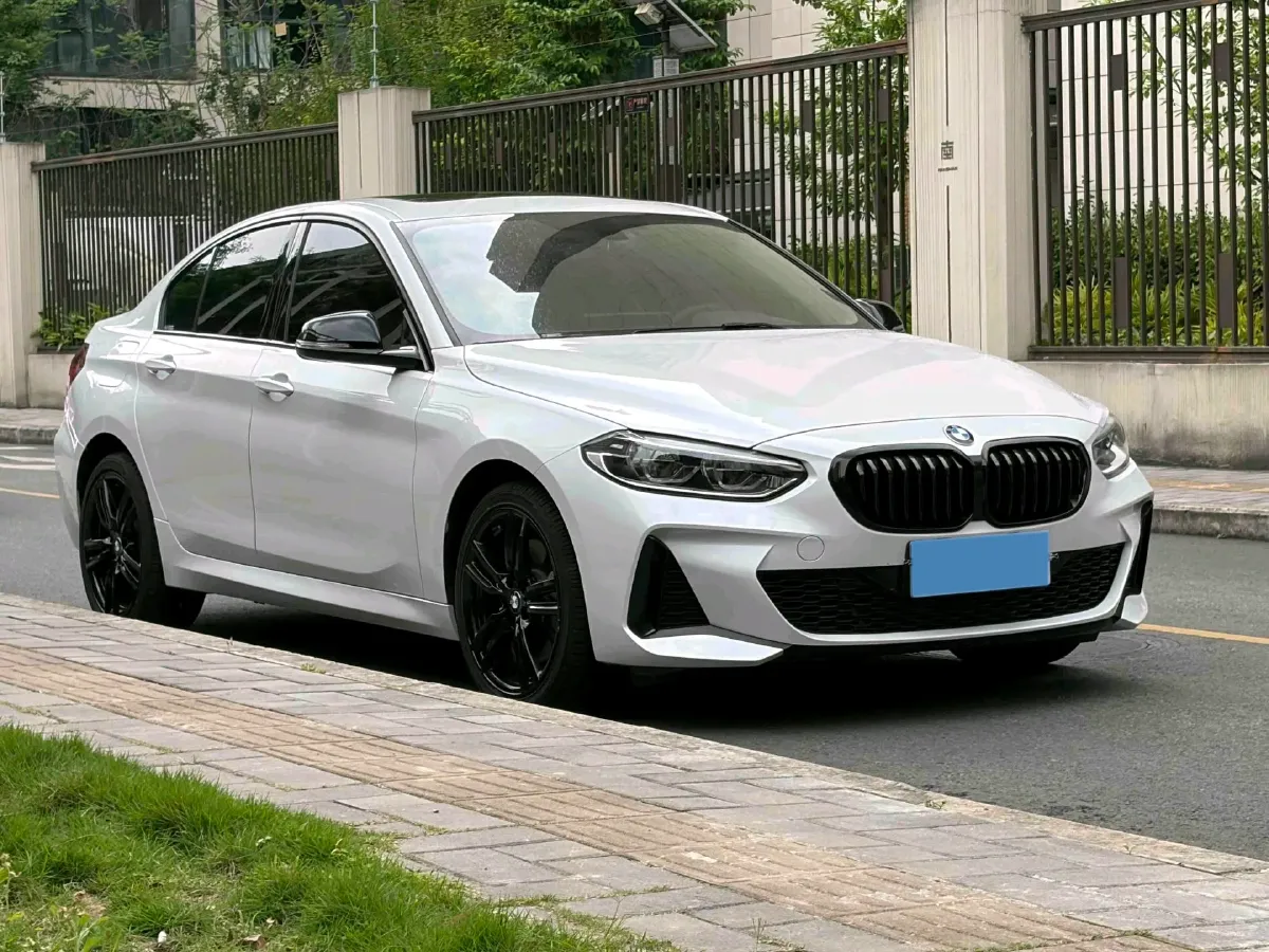 2023 BMW 1 Series 2.0T 178HP L4 7DCT,autocango,china used car exporter,china ev exporter,chinese used car exporter,chinese used ev exporter