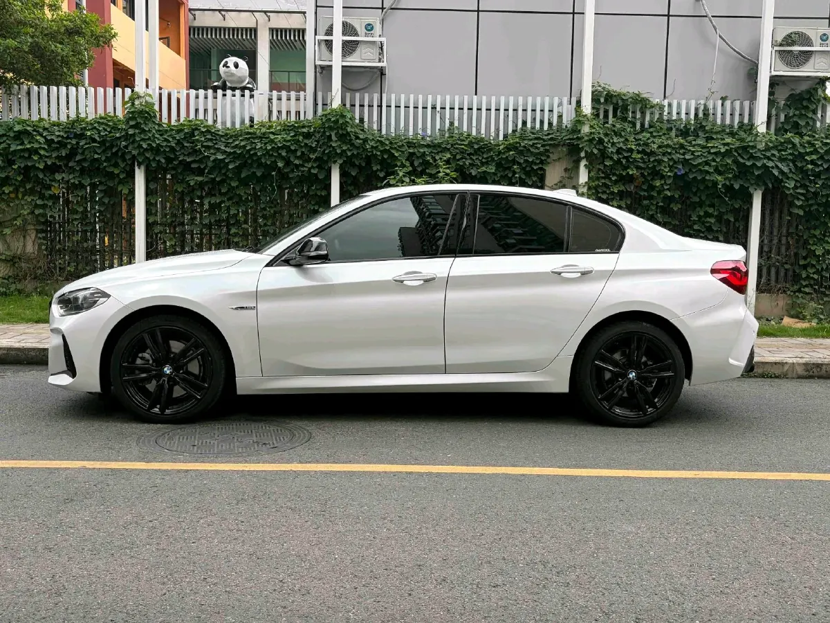 2023 BMW 1 Series 2.0T 178HP L4 7DCT,autocango,china used car exporter,china ev exporter,chinese used car exporter,chinese used ev exporter