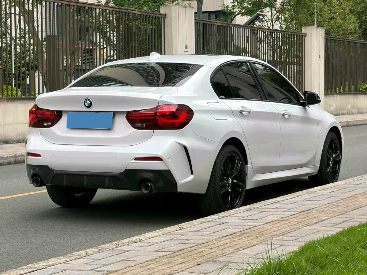 2023 BMW 1 Series 2.0T 178HP L4 7DCT,autocango,china used car exporter,china ev exporter,chinese used car exporter,chinese used ev exporter