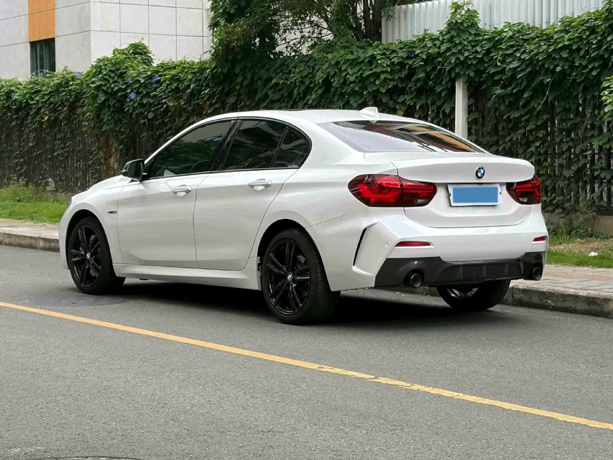 2023 BMW 1 Series 2.0T 178HP L4 7DCT,autocango,china used car exporter,china ev exporter,chinese used car exporter,chinese used ev exporter