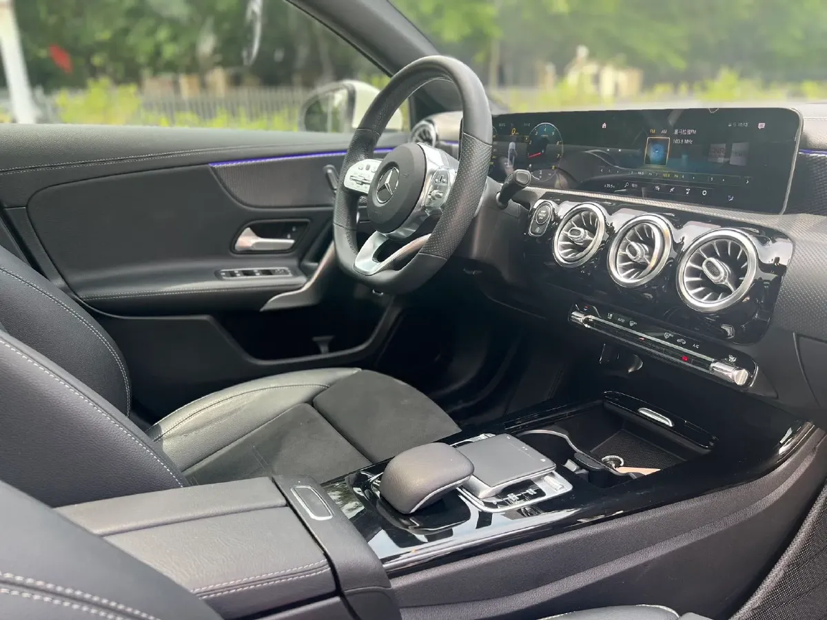 2020 Mercedes-Benz A Class 1.3T 163HP L4 7DCT,autocango,china used car exporter,china ev exporter,chinese used car exporter,chinese used ev exporter