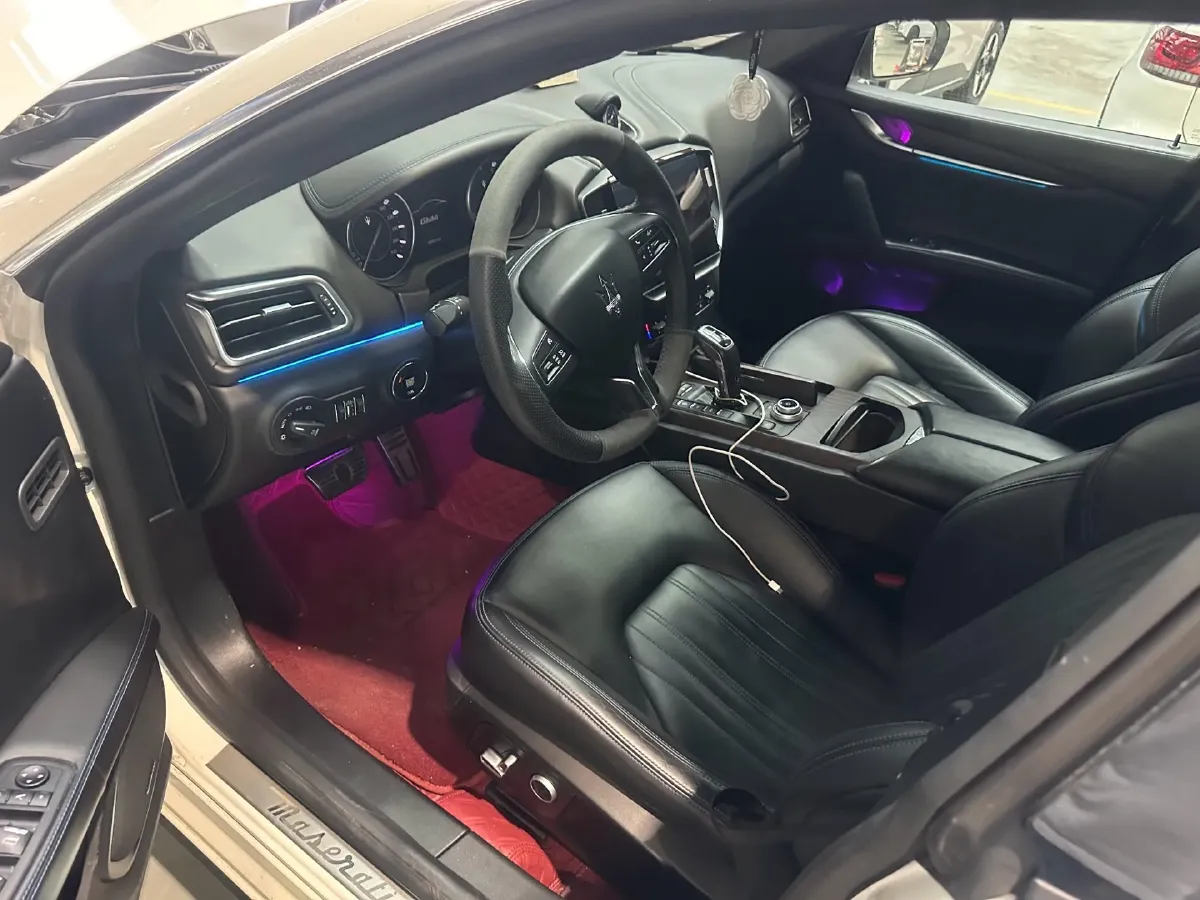 2021 Maserati Ghibli 2.0T 330HP L4 8AT,autocango,china used car exporter,china ev exporter,chinese used car exporter,chinese used ev exporter