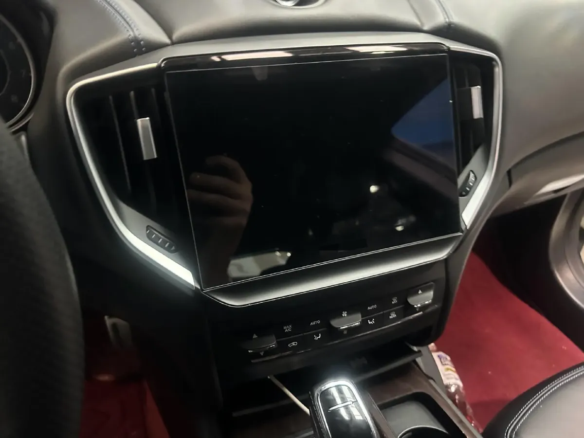 2021 Maserati Ghibli 2.0T 330HP L4 8AT,autocango,china used car exporter,china ev exporter,chinese used car exporter,chinese used ev exporter