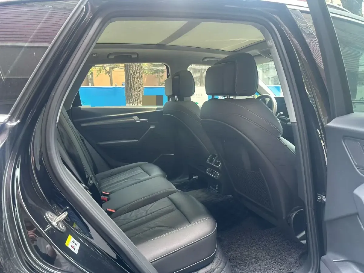 2022 Audi Q5L 2.0T 190HP L4 7DCT,autocango,china used car exporter,china ev exporter,chinese used car exporter,chinese used ev exporter