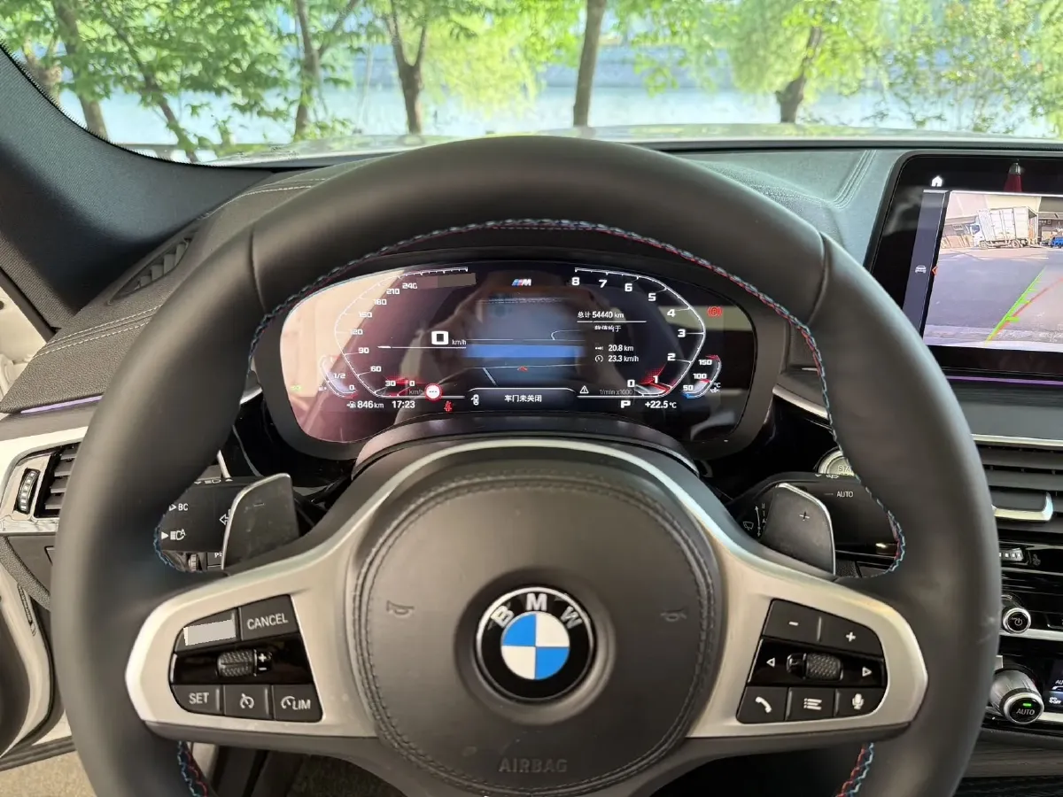 2022 BMW 5 Series 2.0T 252HP L4 8AT,autocango,china used car exporter,china ev exporter,chinese used car exporter,chinese used ev exporter