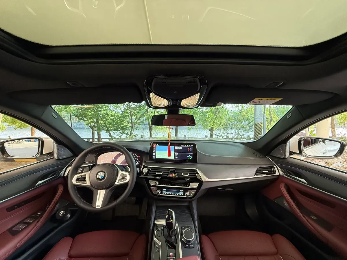 2022 BMW 5 Series 2.0T 252HP L4 8AT,autocango,china used car exporter,china ev exporter,chinese used car exporter,chinese used ev exporter