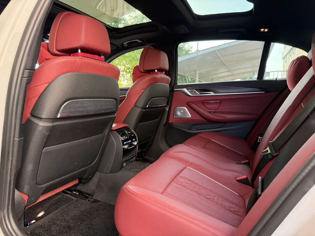 2022 BMW 5 Series 2.0T 252HP L4 8AT,autocango,china used car exporter,china ev exporter,chinese used car exporter,chinese used ev exporter