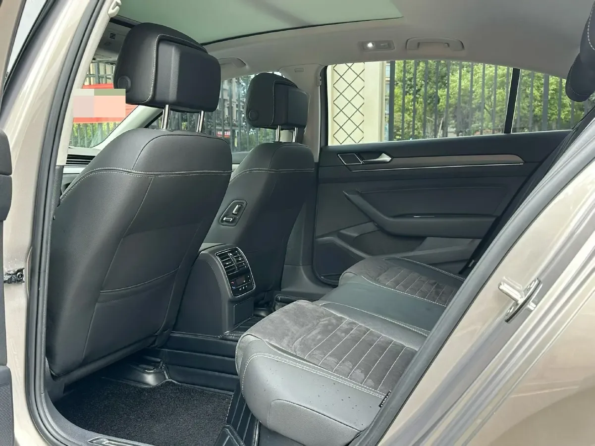 2020 Volkswagen Magotan 2.0T 186HP L4 7DCT,autocango,china used car exporter,china ev exporter,chinese used car exporter,chinese used ev exporter