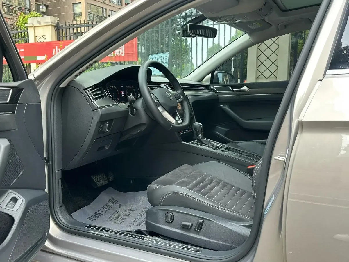 2020 Volkswagen Magotan 2.0T 186HP L4 7DCT,autocango,china used car exporter,china ev exporter,chinese used car exporter,chinese used ev exporter