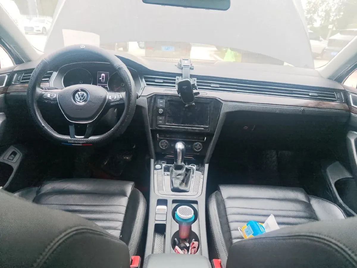 2019 Volkswagen Magotan 2.0T 186HP L4 7DCT,autocango,china used car exporter,china ev exporter,chinese used car exporter,chinese used ev exporter