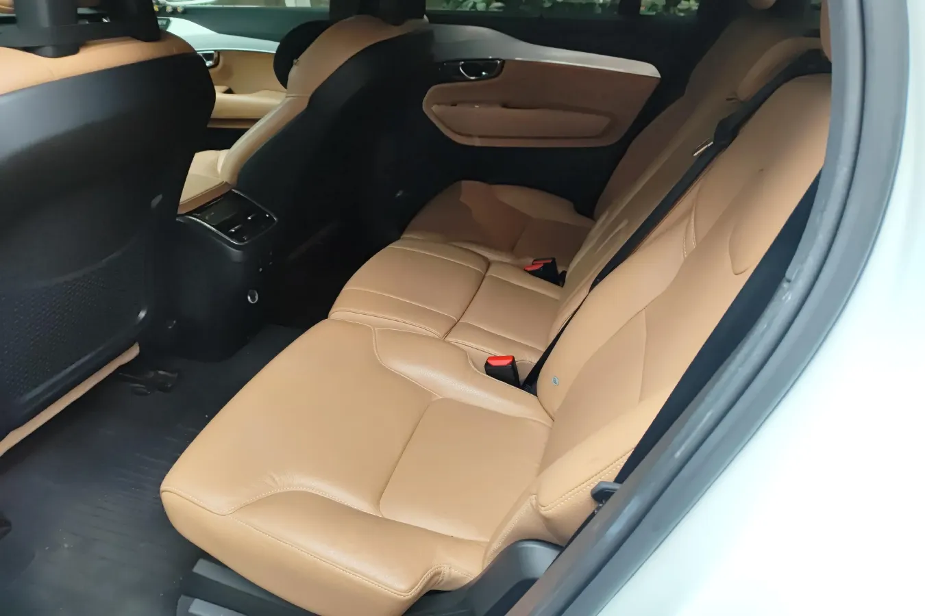 2018 Volvo XC90 2.0T 254HP L4 8AT,autocango,china used car exporter,china ev exporter,chinese used car exporter,chinese used ev exporter