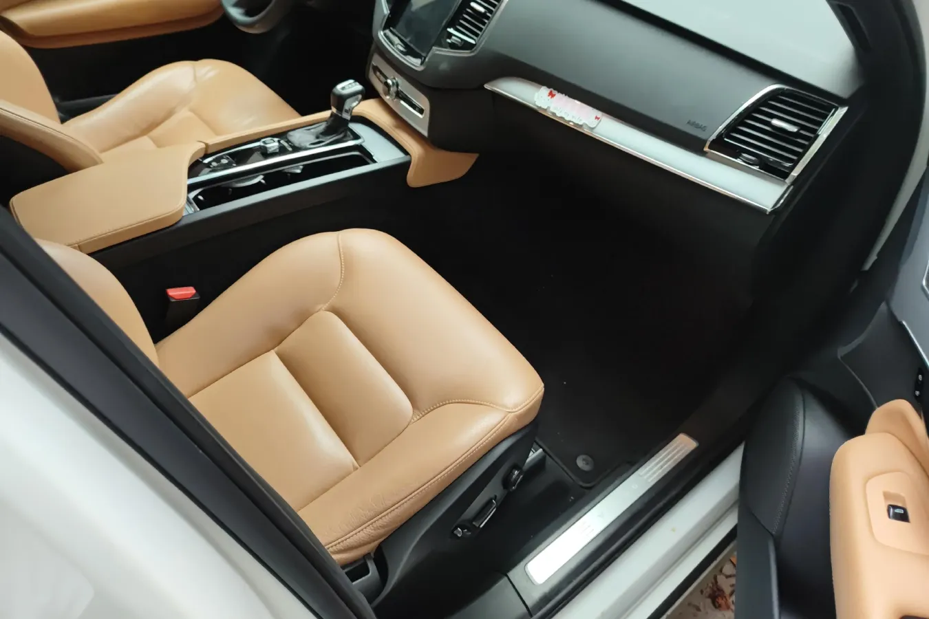 2018 Volvo XC90 2.0T 254HP L4 8AT,autocango,china used car exporter,china ev exporter,chinese used car exporter,chinese used ev exporter