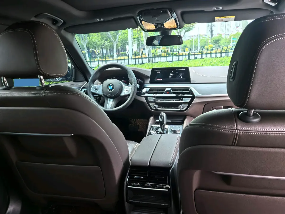 2023 BMW 5 Series 2.0T 245HP L4 8AT,autocango,china used car exporter,china ev exporter,chinese used car exporter,chinese used ev exporter