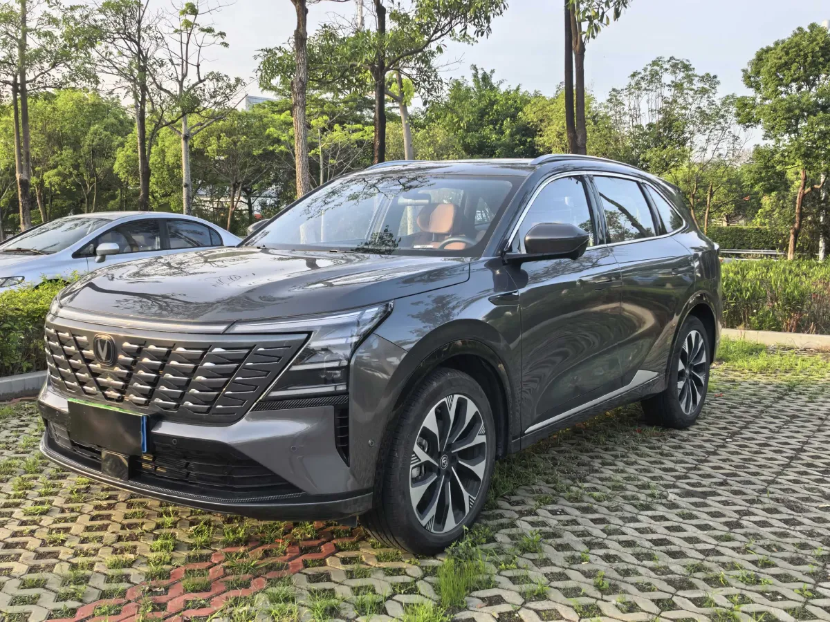 2025 ChangAn CS75 Plus 2.0T 233HP L4 8AT,autocango,china used car exporter,china ev exporter,chinese used car exporter,chinese used ev exporter