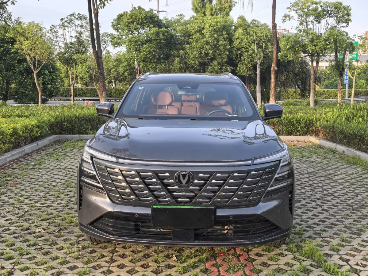2025 ChangAn CS75 Plus 2.0T 233HP L4 8AT,autocango,china used car exporter,china ev exporter,chinese used car exporter,chinese used ev exporter