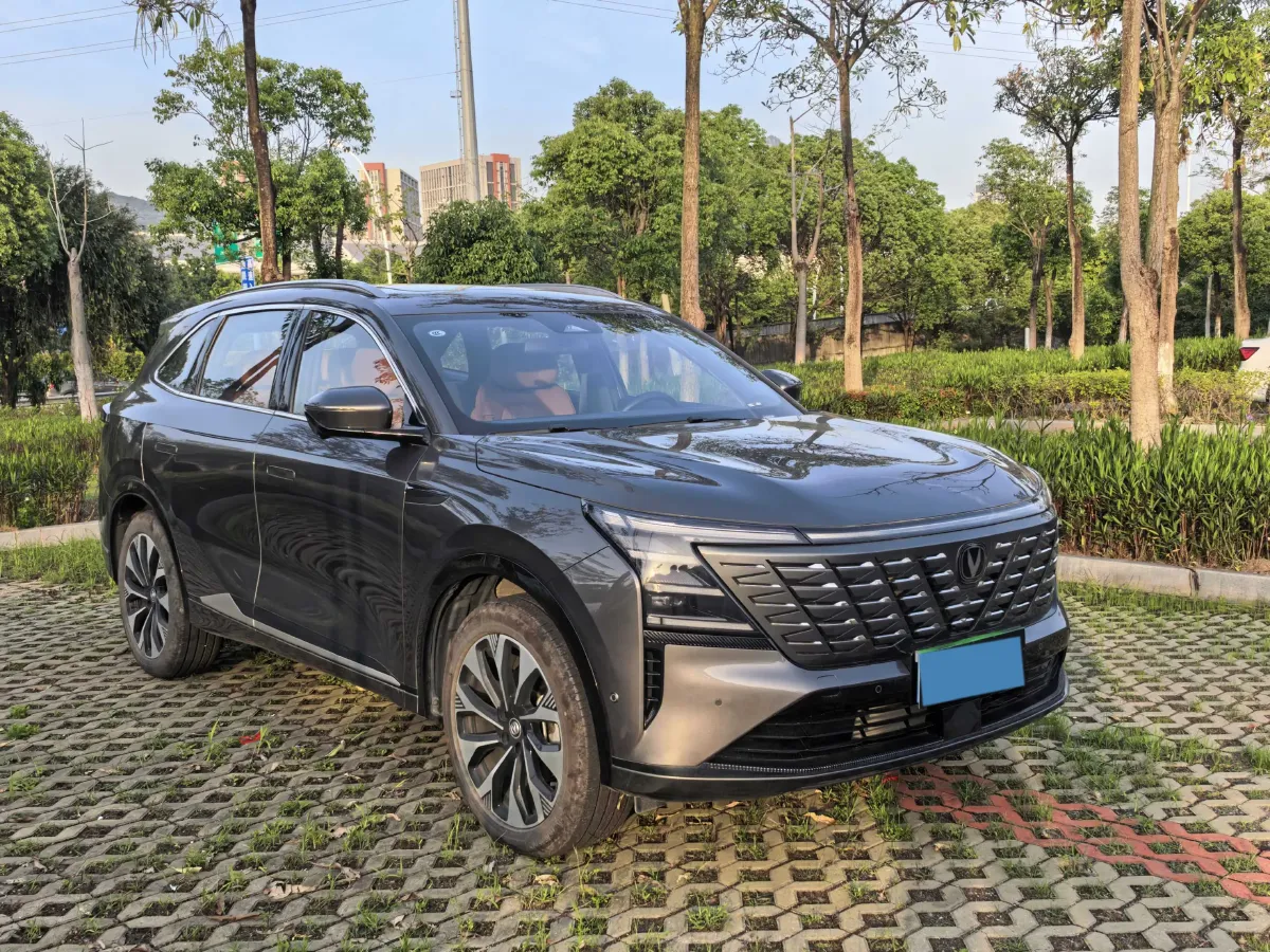 2025 ChangAn CS75 Plus 2.0T 233HP L4 8AT,autocango,china used car exporter,china ev exporter,chinese used car exporter,chinese used ev exporter