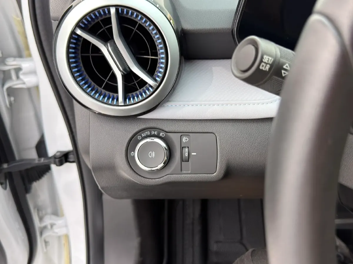 2023 Chevrolet Monza 1.5L 113HP L4 6DCT,autocango,china used car exporter,china ev exporter,chinese used car exporter,chinese used ev exporter