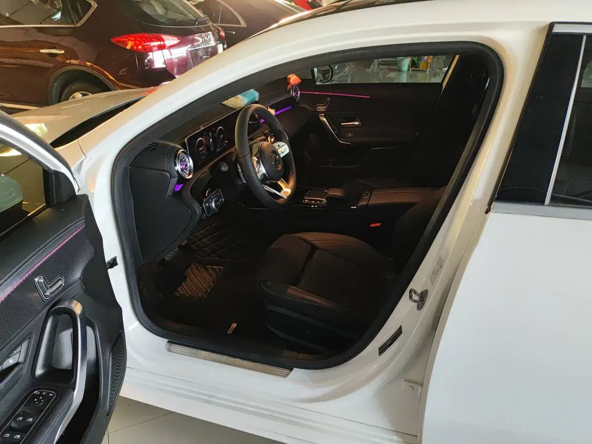 2020 Mercedes-Benz A Class 1.3T 163HP L4 7DCT,autocango,china used car exporter,china ev exporter,chinese used car exporter,chinese used ev exporter
