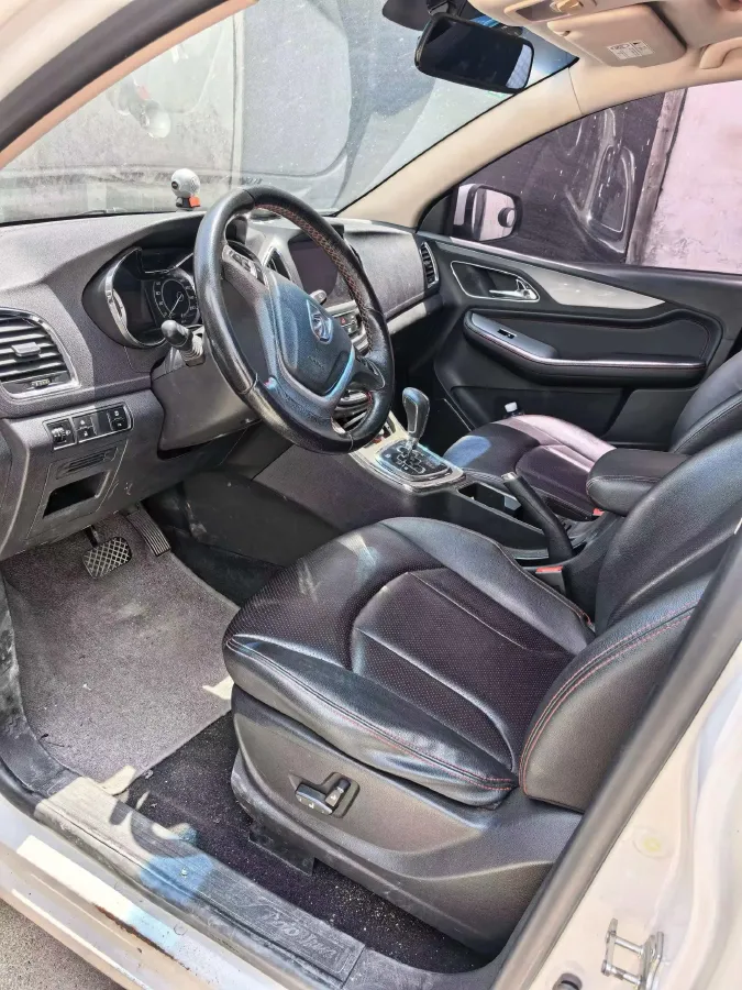 2016 BaoJun 560 1.5T 150HP L4 6MT,autocango,china used car exporter,china ev exporter,chinese used car exporter,chinese used ev exporter