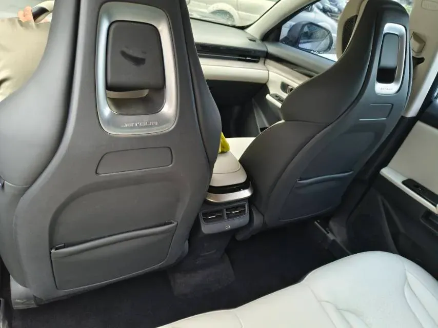 2022 Jetour DASHING 1.6T 197HP L4 7DCT,autocango,china used car exporter,china ev exporter,chinese used car exporter,chinese used ev exporter