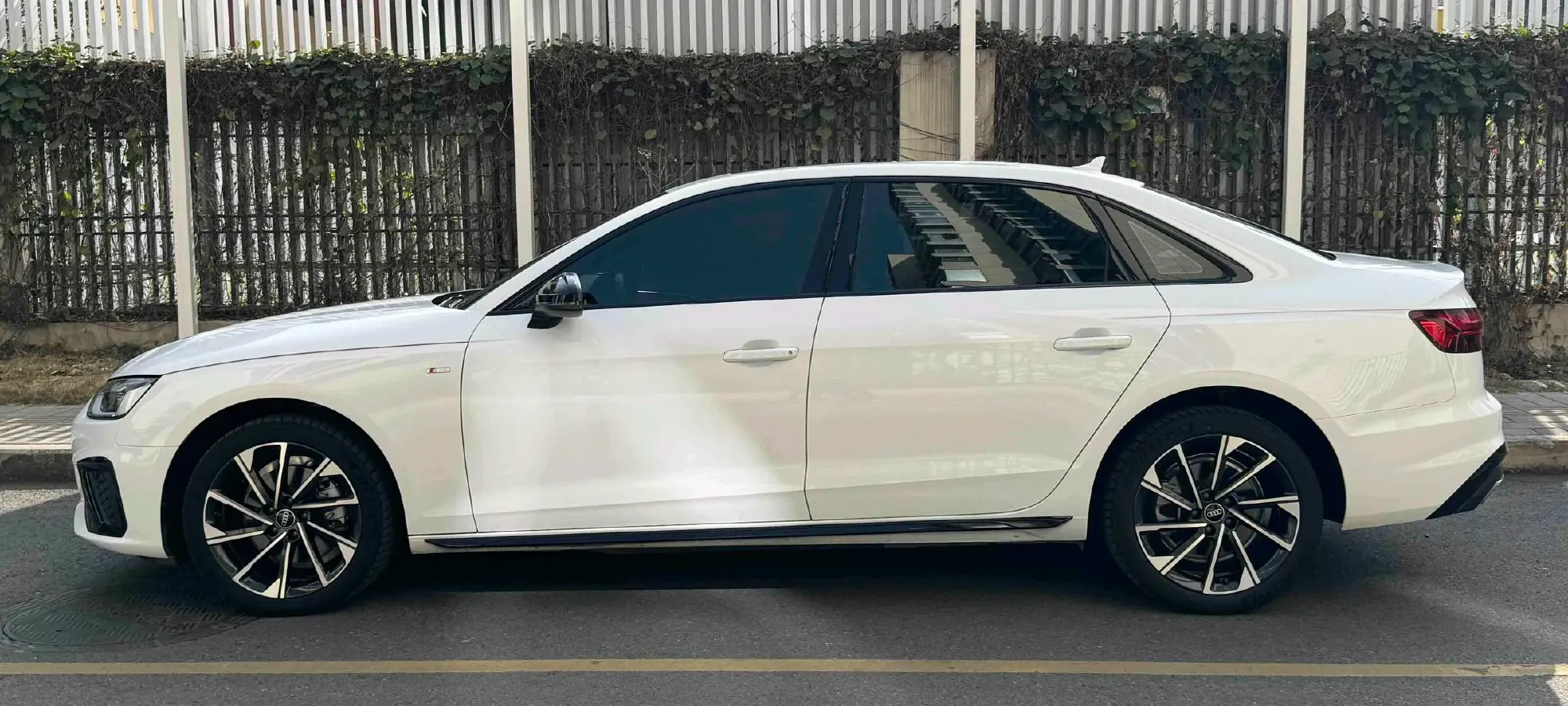 2023 Audi A4L 2.0T 190HP L4 7DCT,autocango,china used car exporter,china ev exporter,chinese used car exporter,chinese used ev exporter