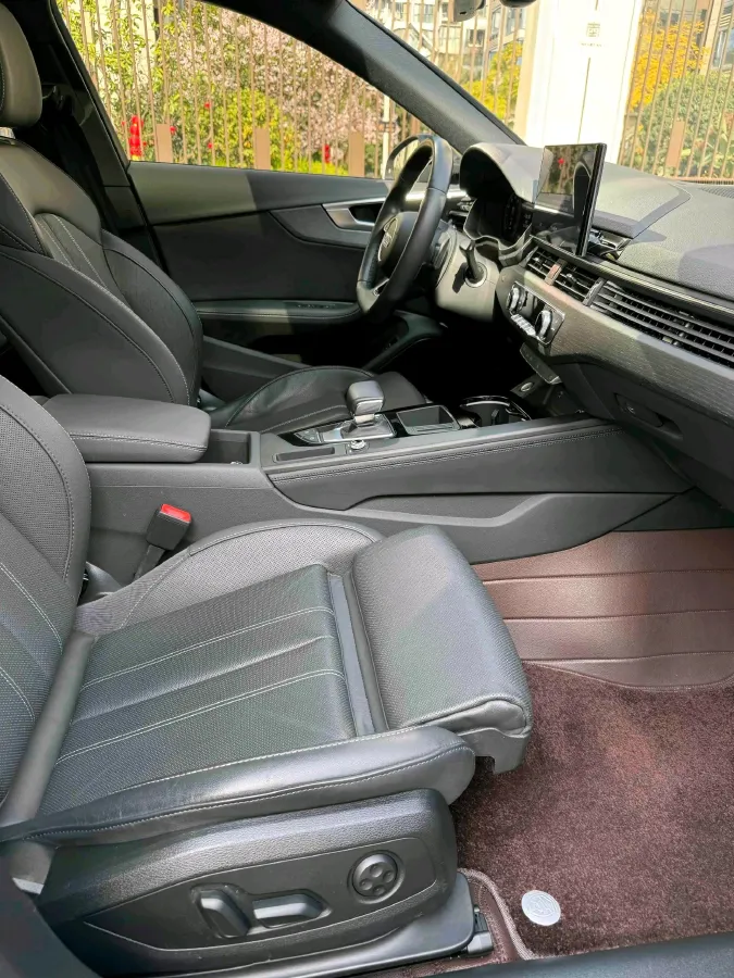 2023 Audi A4L 2.0T 190HP L4 7DCT,autocango,china used car exporter,china ev exporter,chinese used car exporter,chinese used ev exporter