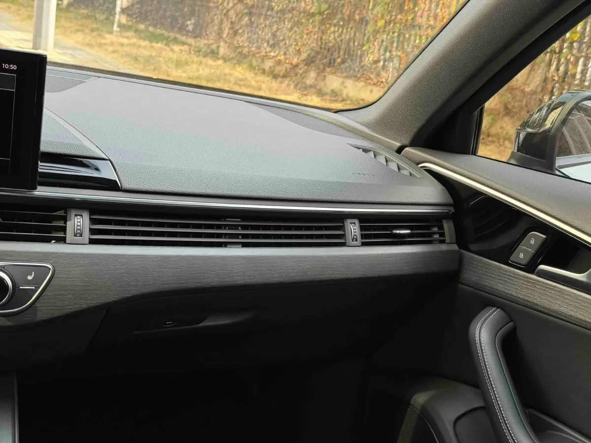 2023 Audi A4L 2.0T 190HP L4 7DCT,autocango,china used car exporter,china ev exporter,chinese used car exporter,chinese used ev exporter