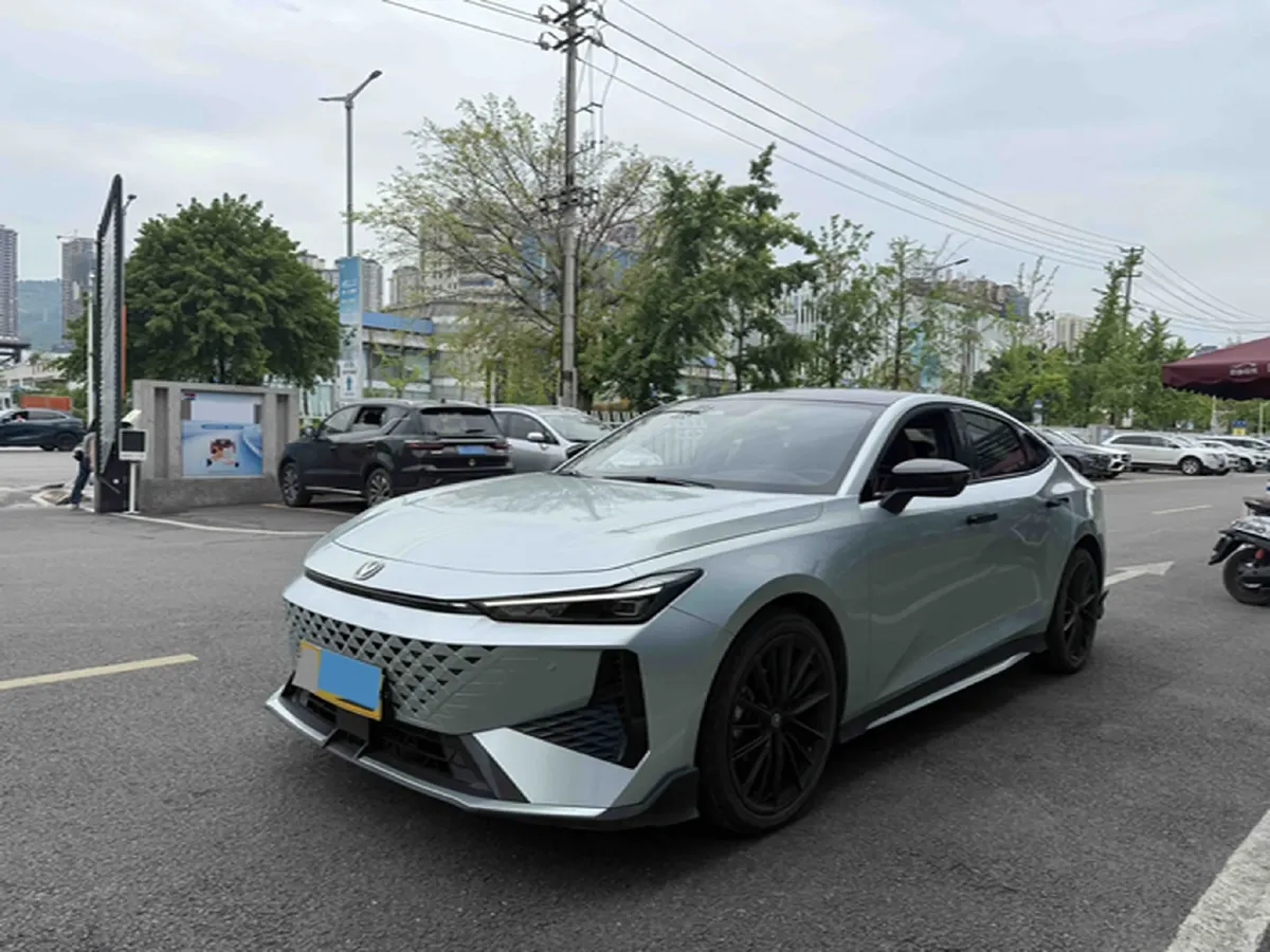 2024 ChangAn UNI-V 1.5T 188HP L4 7DCT,autocango,china used car exporter,china ev exporter,chinese used car exporter,chinese used ev exporter