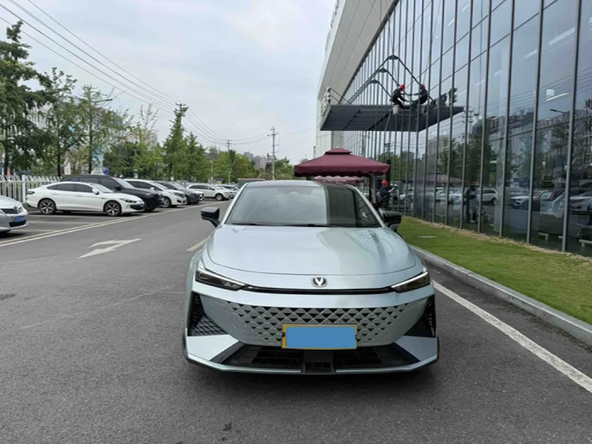 2024 ChangAn UNI-V 1.5T 188HP L4 7DCT,autocango,china used car exporter,china ev exporter,chinese used car exporter,chinese used ev exporter