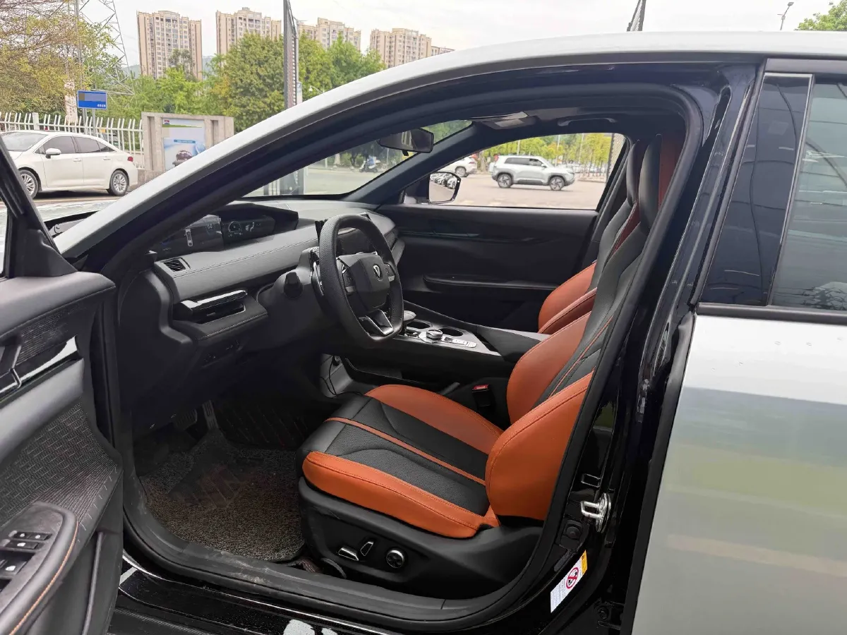 2024 ChangAn UNI-V 1.5T 188HP L4 7DCT,autocango,china used car exporter,china ev exporter,chinese used car exporter,chinese used ev exporter