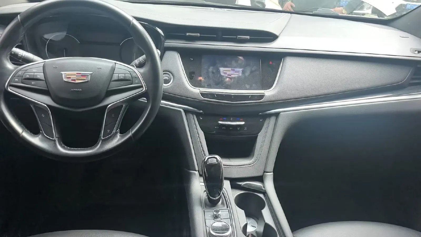 2021 Cadillac XT5 2.0T 237HP L4 9AT,autocango,china used car exporter,china ev exporter,chinese used car exporter,chinese used ev exporter