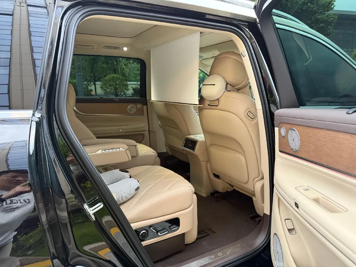 2025 AITO AITO M9 REEV 160HP REEV 52KWH,autocango,china used car exporter,china ev exporter,chinese used car exporter,chinese used ev exporter