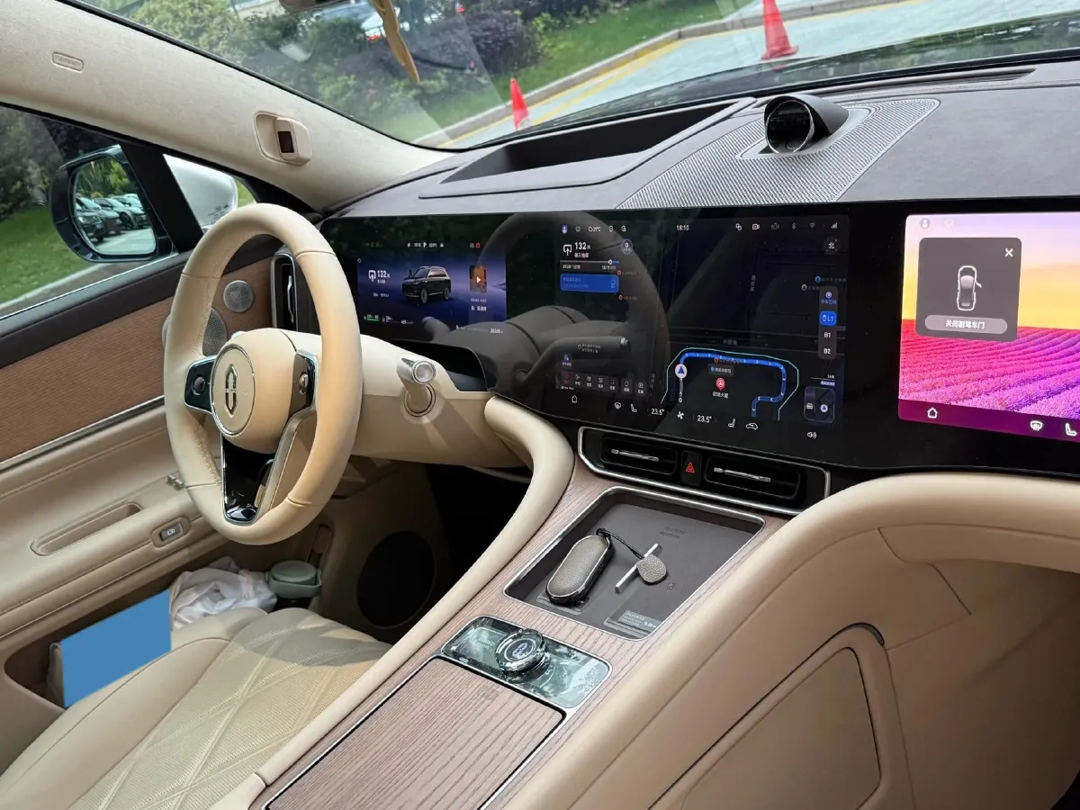 2025 AITO AITO M9 REEV 160HP REEV 52KWH,autocango,china used car exporter,china ev exporter,chinese used car exporter,chinese used ev exporter